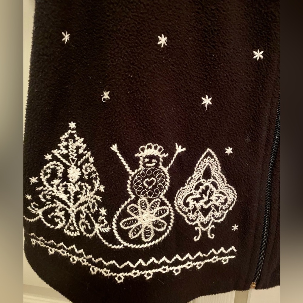 Mountain Lake Embroidered Snowmen Black Fleece Vest - Picture 3 of 6